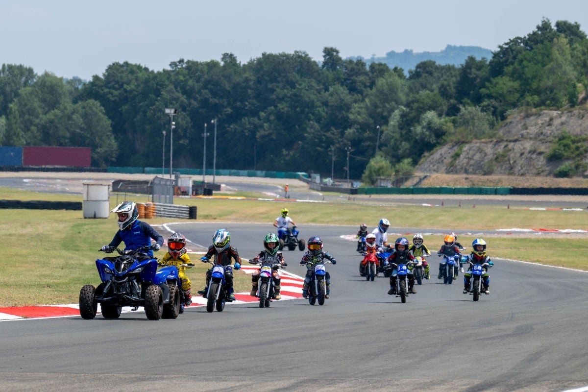 Yamaha fa il pieno a Varano: 5mila in pista per i 70 anni